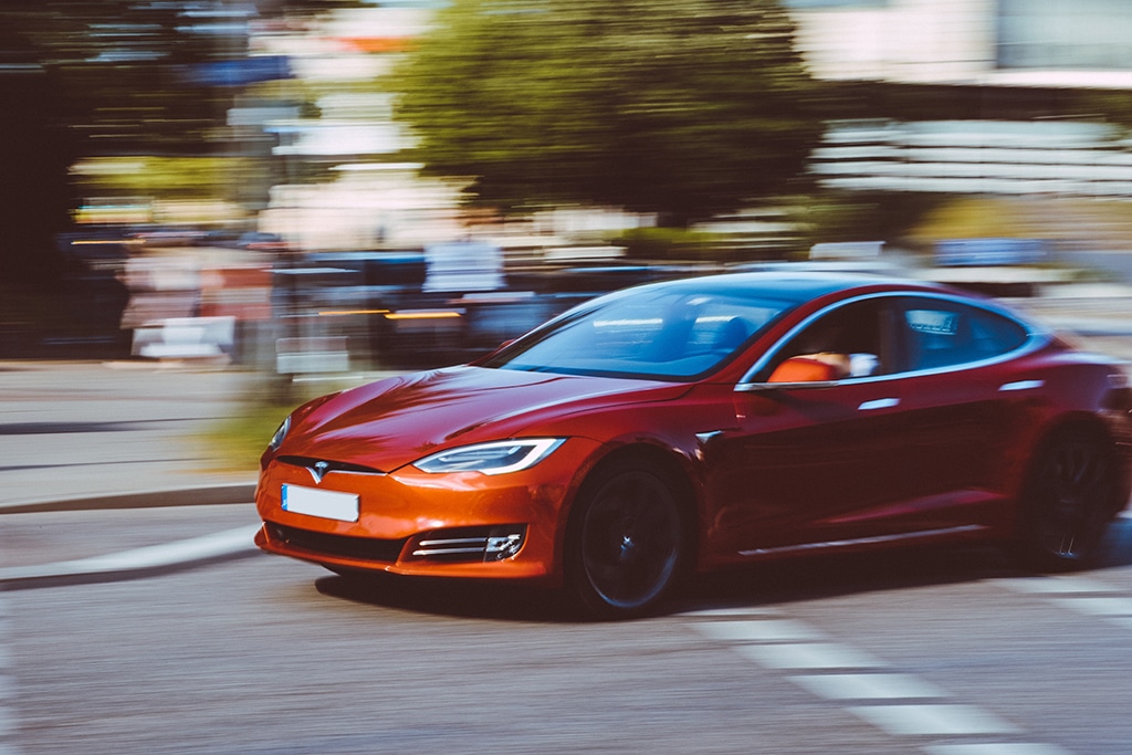 Elon Musk Announces that Tesla Is ‘Very Close’ to Autonomous Driving Technology