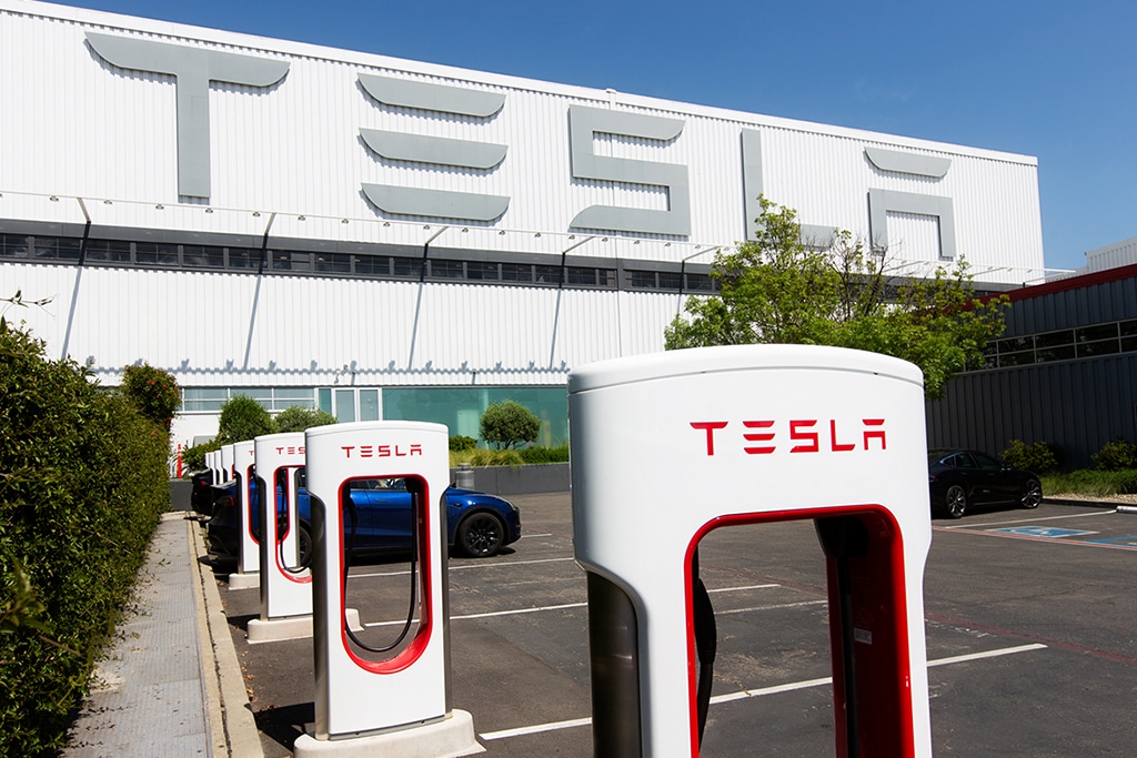 Loyal Employee Helps Thwart Attack on Tesla Gigafactory, TSLA Stock Rises 1% Now