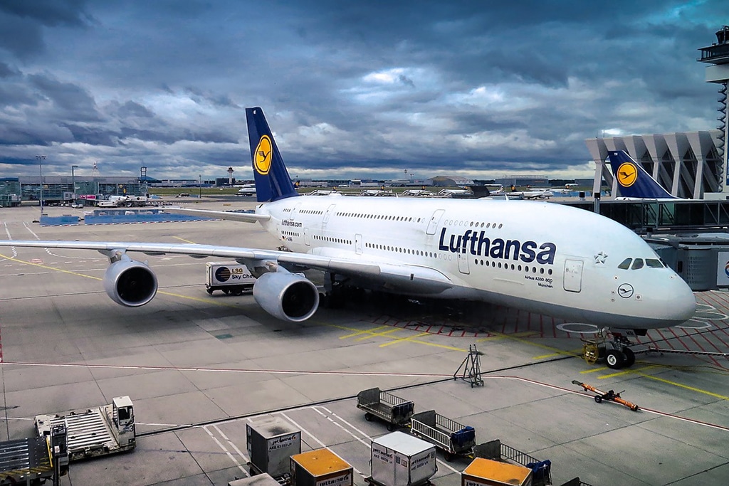 Lufthansa Posts Q2 Earnings Loss, Set to Implement Massive Restructuring, LHA Stock Up 1%