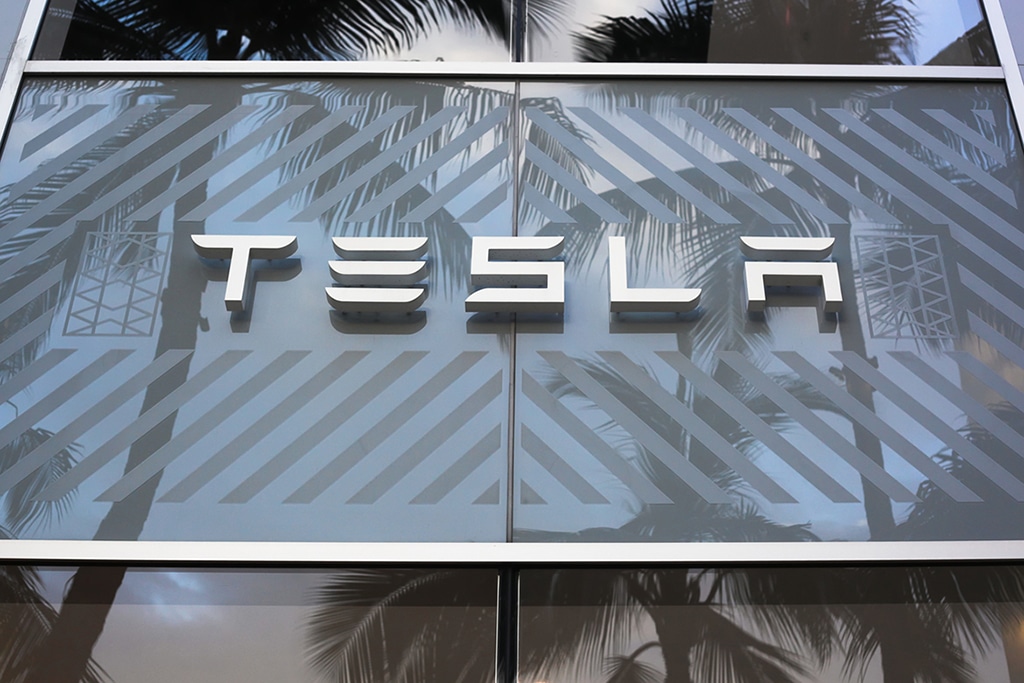 TSLA Stock Rises 4% in Pre-market, Tesla Clinches Victory in Ex-Employee Lawsuit