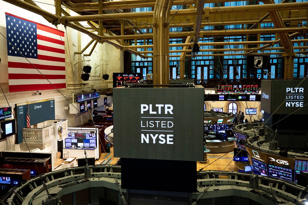 Facebook-backed Palantir Makes Public Debut on NYSE, Insiders Struggle to Sell Shares