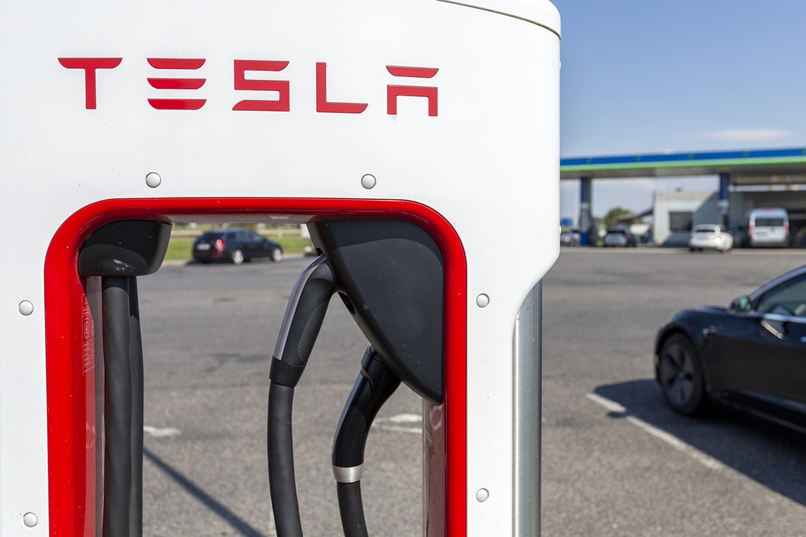 Morgan Stanley And Jpmorgan Analysts Differ On Overvalued Tesla Stock