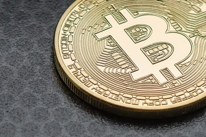 Bitcoin (BTC) Consolidates at $40,500 after Surging Closed to $42K, Gains 40% in 2021