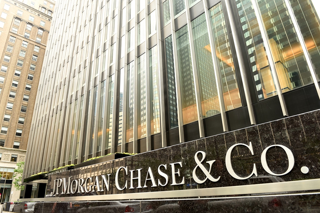 JPM Stock Down 2%, JPMorgan Reports Better Than Expected Q4 Results