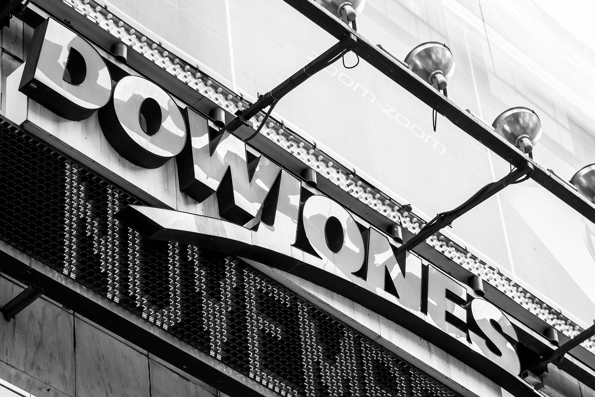 Dow Jones Register Strong Reversal Surging 400 Points Hitting Record High Above 31,900 Levels