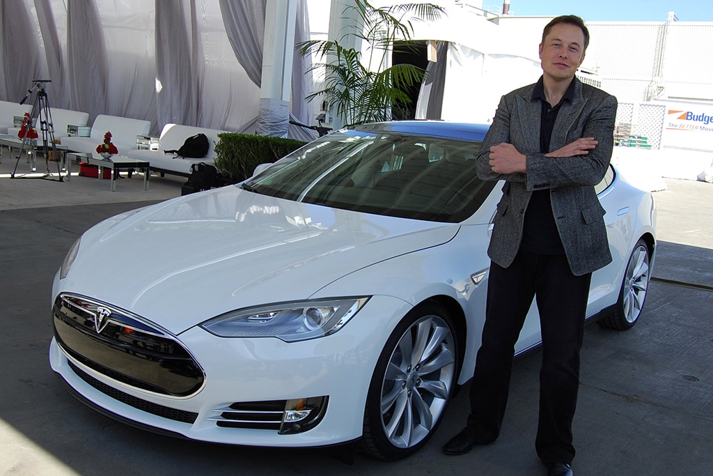 Elon Musk Writing Book about Tesla, SpaceX and Lessons Learned
