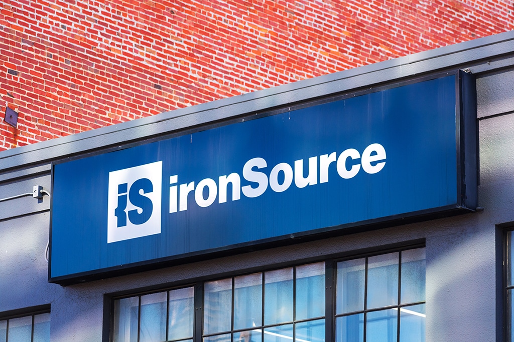 ironSource Seeks Public Listing Debut with Thoma Bravo SPAC