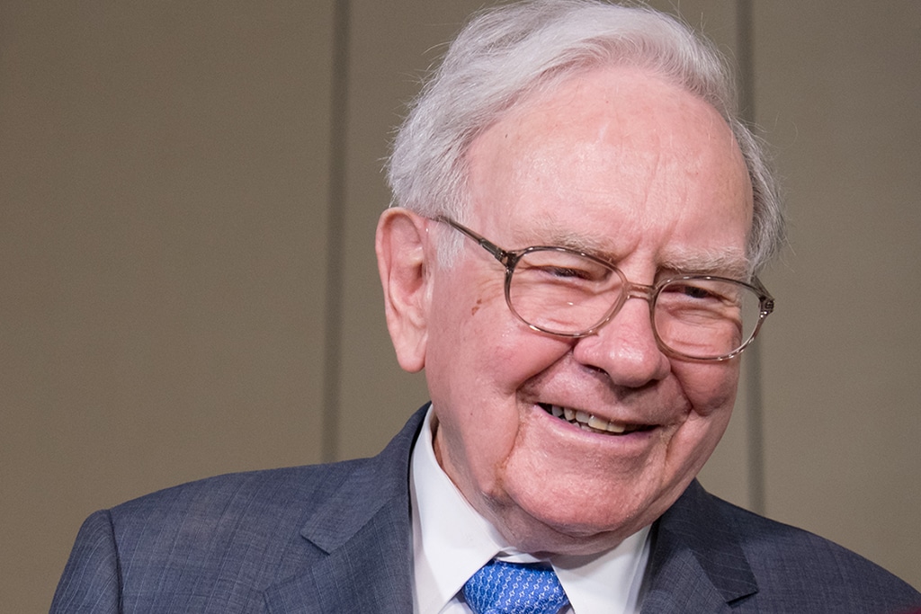 World’s Fifth Richest Man Warren Buffett’s Net Worth Strikes $100 Billion