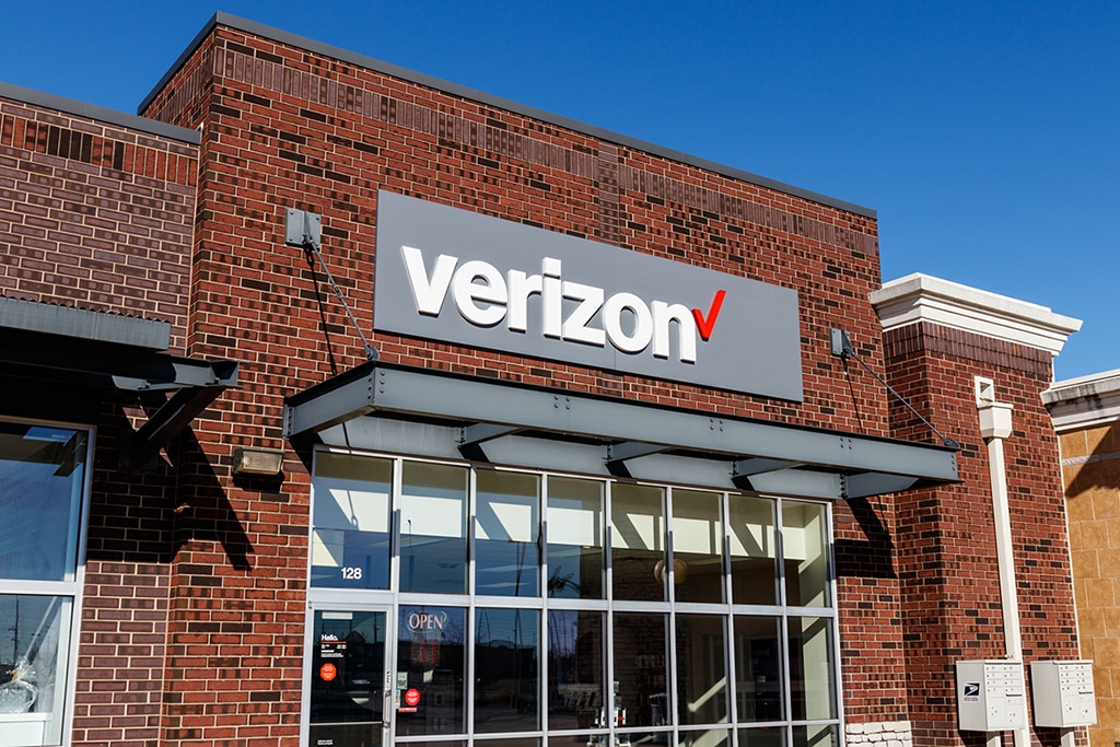 VZ Stock Down, Verizon Q1 EPS and Revenue Beat Analysts Estimates