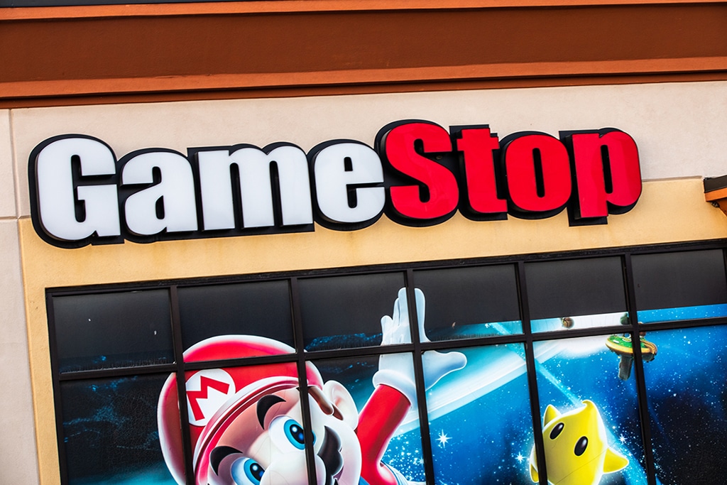 GME Stock Down Over 6%, GameStop Names Former Amazon Execs as Its CEO & CFO