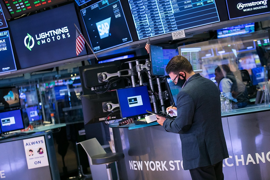 Dow Jones and S&P 500 Enter Correction as Inflation Spike Subdues Earnings Optimism