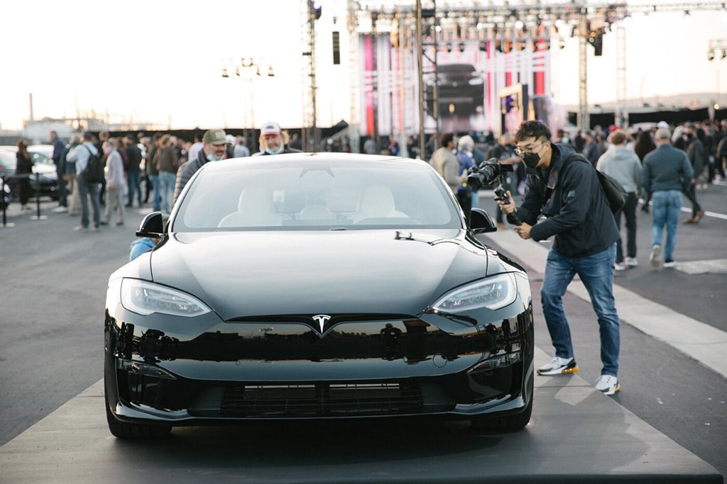 TSLA Stock Down 0.16%, Brand New Tesla Model S Plaid Caught on in Strange