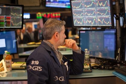 US Stock Indices Snap Five-Day Surge on Thursday, Investors Remain Cautious