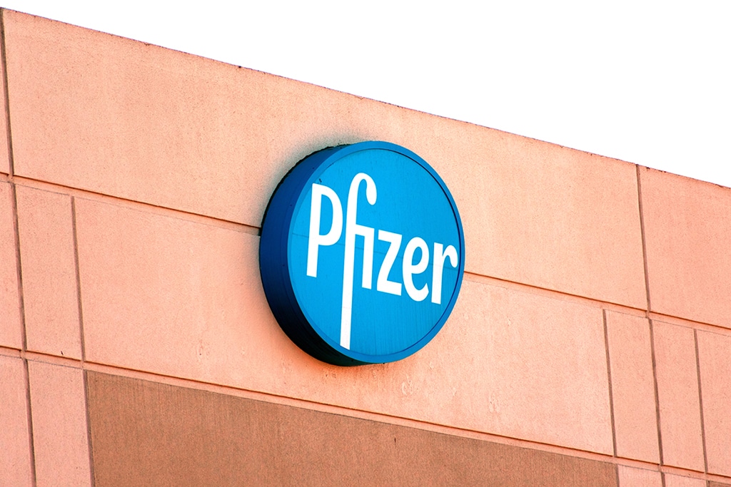 PFE Stock Slightly Down, Pfizer Begins Large Study of Oral Drug for Covid Prevention
