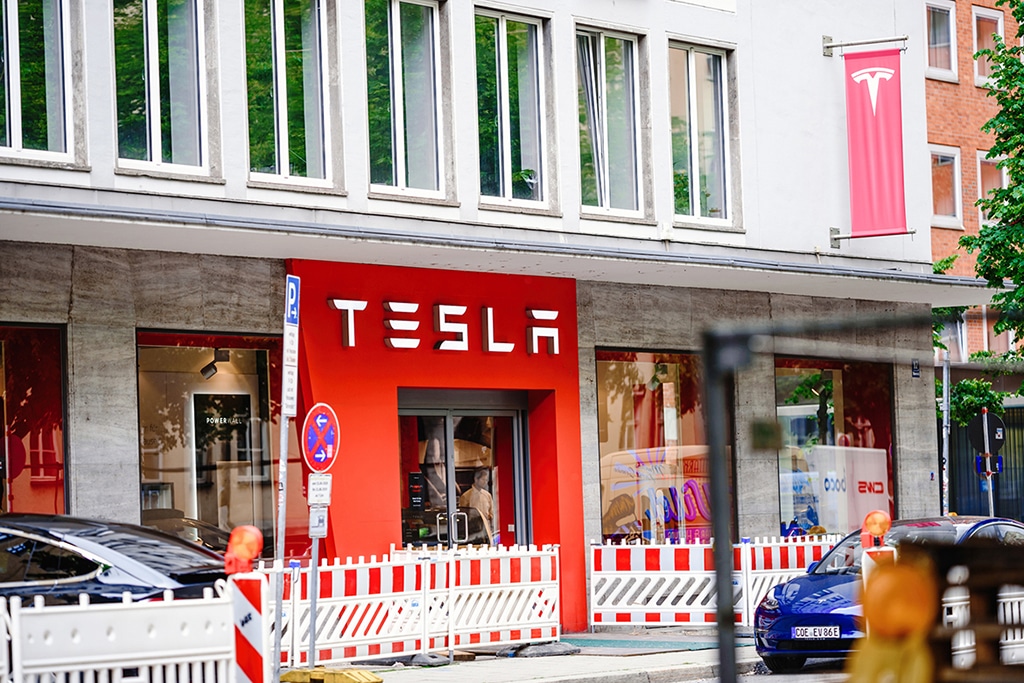 TSLA Stock 0.5% Up, Tesla Expands Presence in Palo Alto, Slated to Release Earnings Next Week