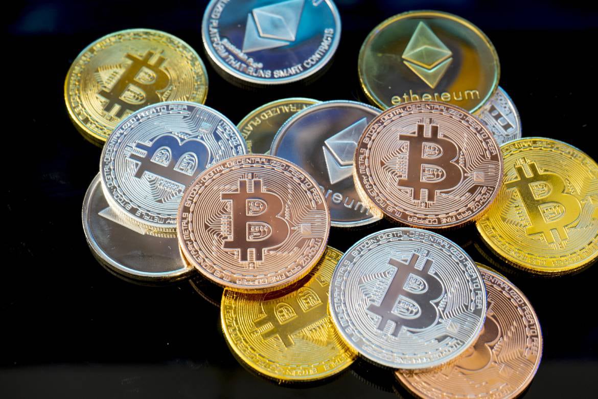 Bitcoin, Ethereum See Price Plunge as Major Digital Currencies Lose Some Ground