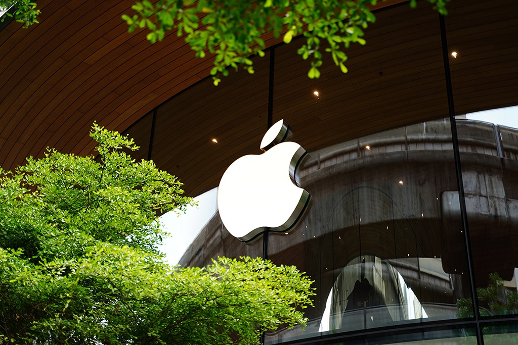 Apple (AAPL) Is the Only Tech Stock with Good Growth as Omicron Fears Rise