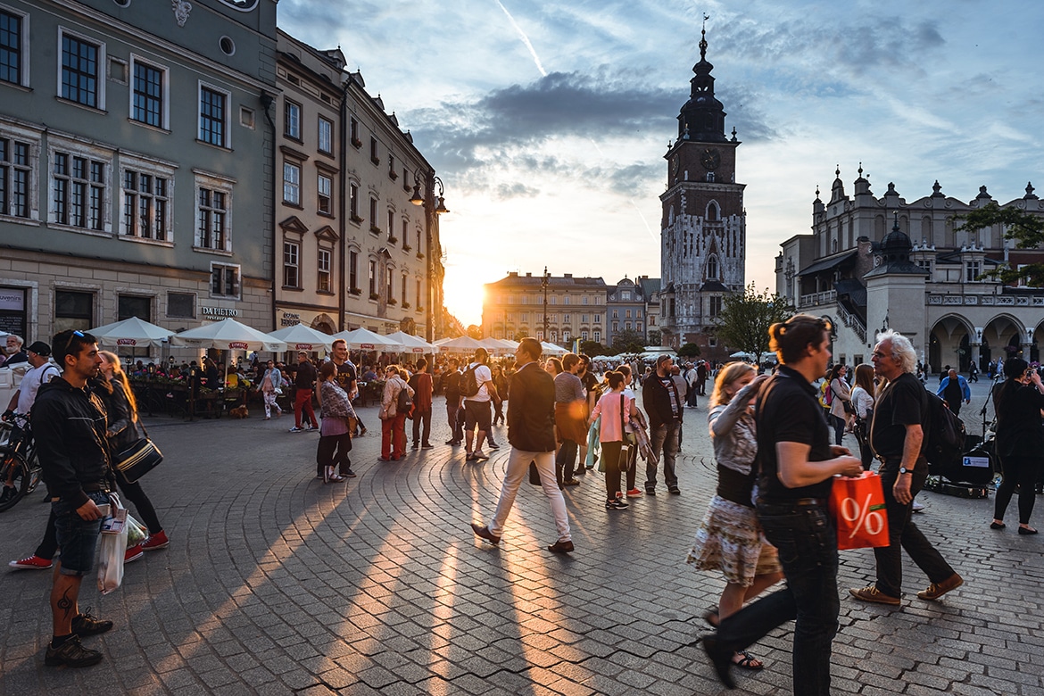 European Stocks Rise amid Omicron Variant Spread and Bitcoin Volatility