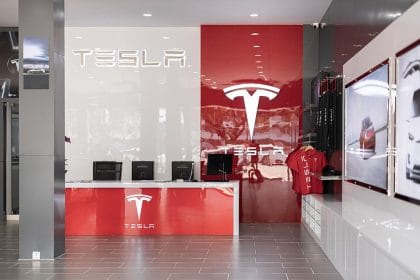 Musk Sells Additional Tesla Shares Worth $906.5M, TSLA Stock Down 5%