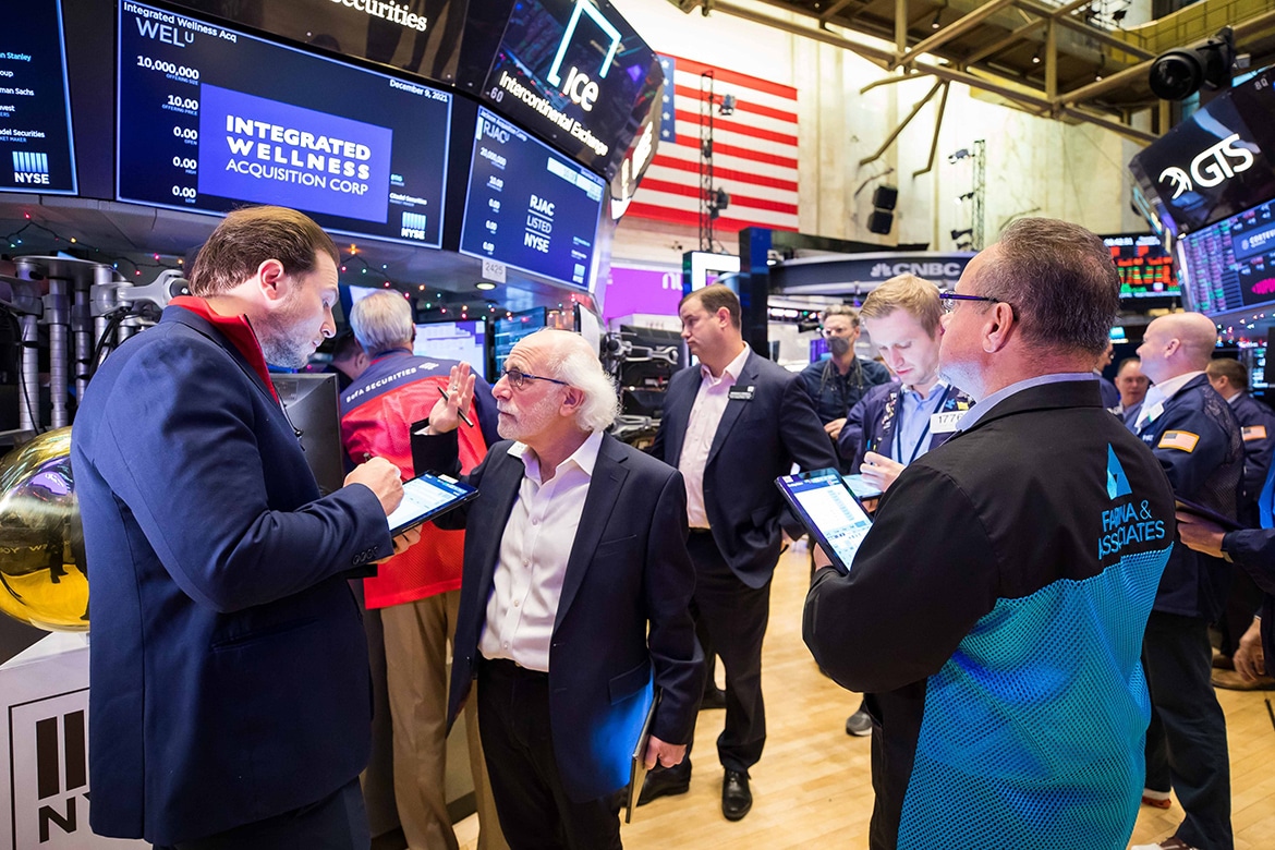 Stock Market Indices Retreat from Record Highs Ahead of Key Fed Meeting