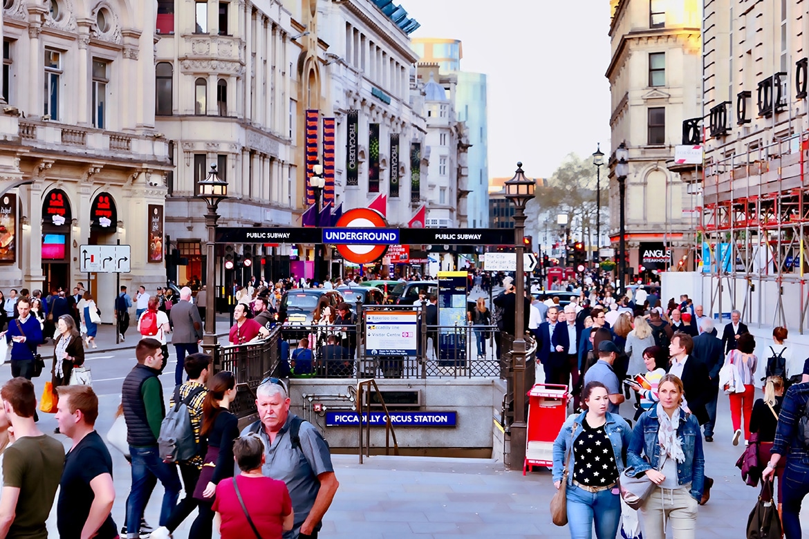 UK Inflation Jumps to 30-year High of 5.4% amid Mounting Cost Pressures