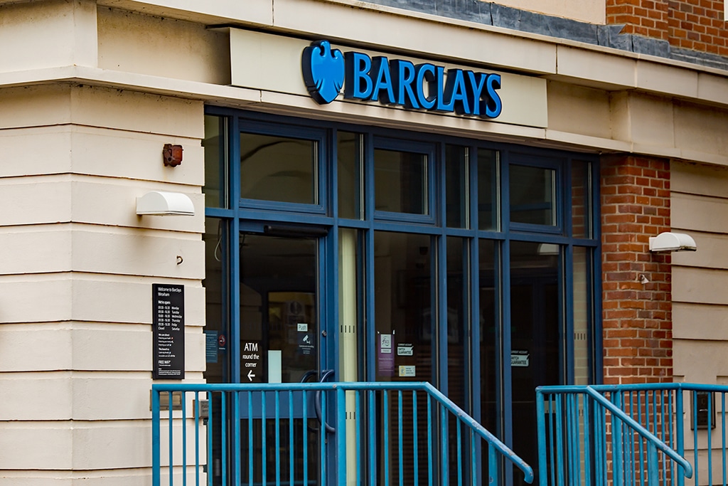 BARC Stock Up 4% as Barclays Quadruples Its FY2021 Net Profit
