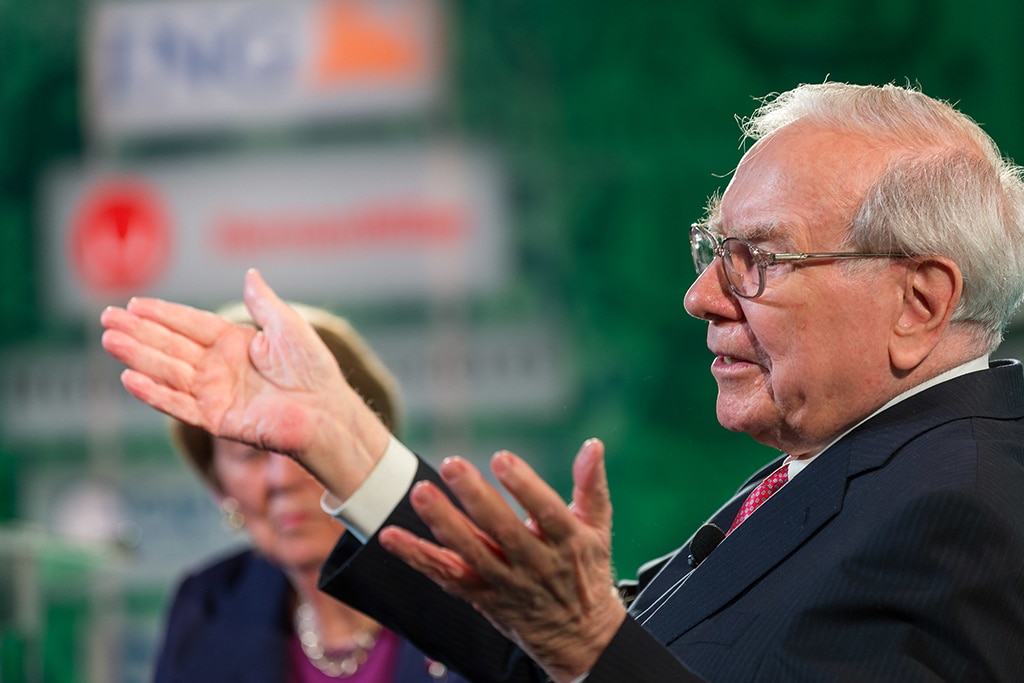 Warren Buffett Makes $100 Billion on Apple Investment in Six Years