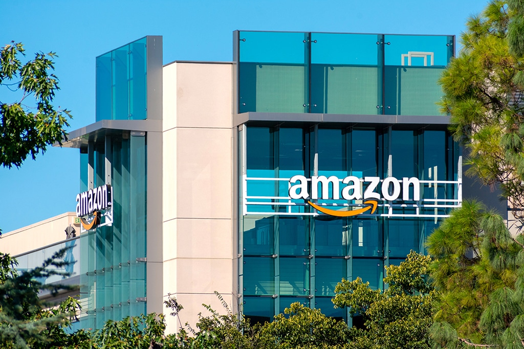 AMZN Stock Tanks 9%, Amazon Reports $3.8B Loss in Q1 2022, Cloud Business Up by 36.5%