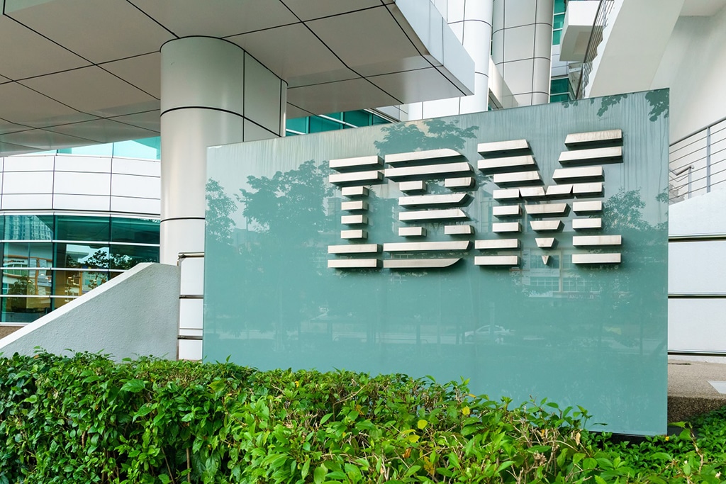 IBM Shares Up 7%, Analysts Raise Rating Following Impressive Q1 Earnings