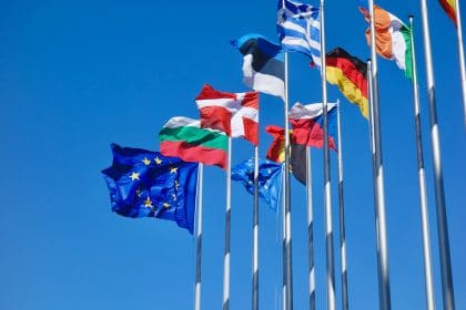 European Shares Rise, Key Euro Zone Data in Focus