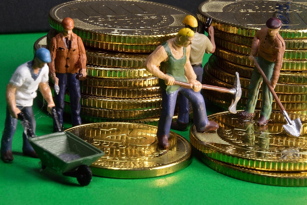 Meme Tokens to Withstand the Bear Market History - RoboApe (RBA) and Floki Inu (FLOKI)