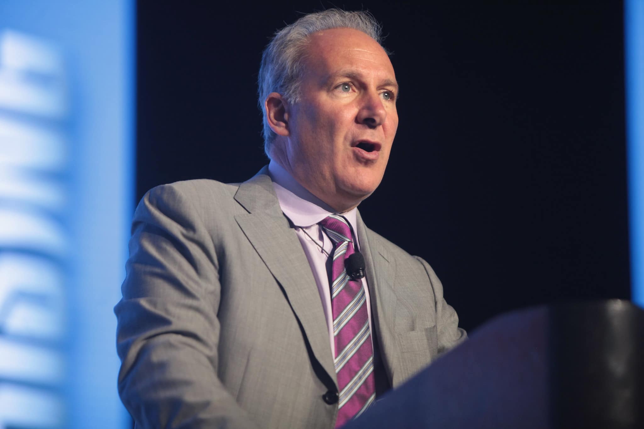 Peter Schiff Laments His Bank’s Closure as Crypto Twitter Points Out a Plot Twist