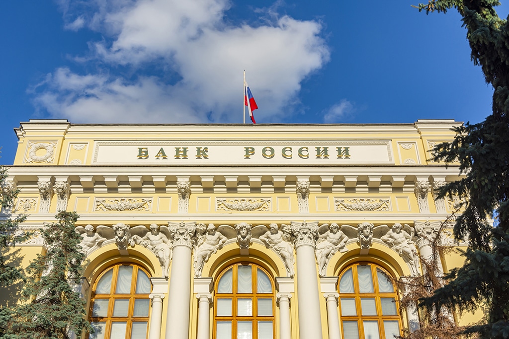 Bank of Russia Says Russian Crypto Scammers Go Offline to Attract More Investors