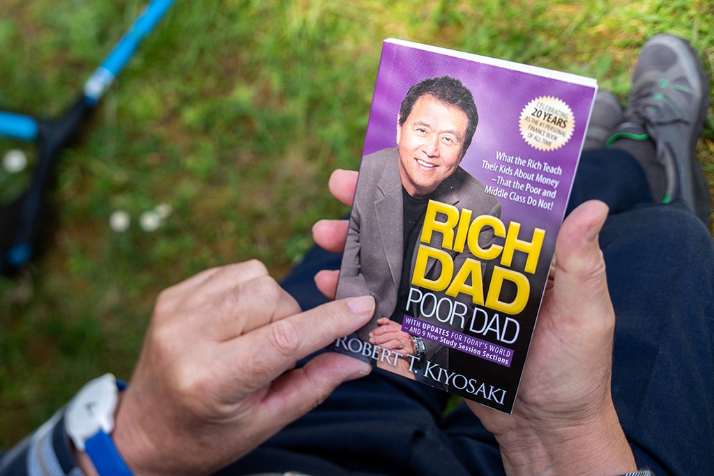 Rich Dad Poor Dad Author Robert Kiyosaki Predicts USD Crash by January