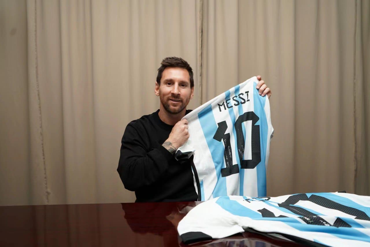 ZOOMEX kicks off World Cup campaign with award signed by Leo Messi