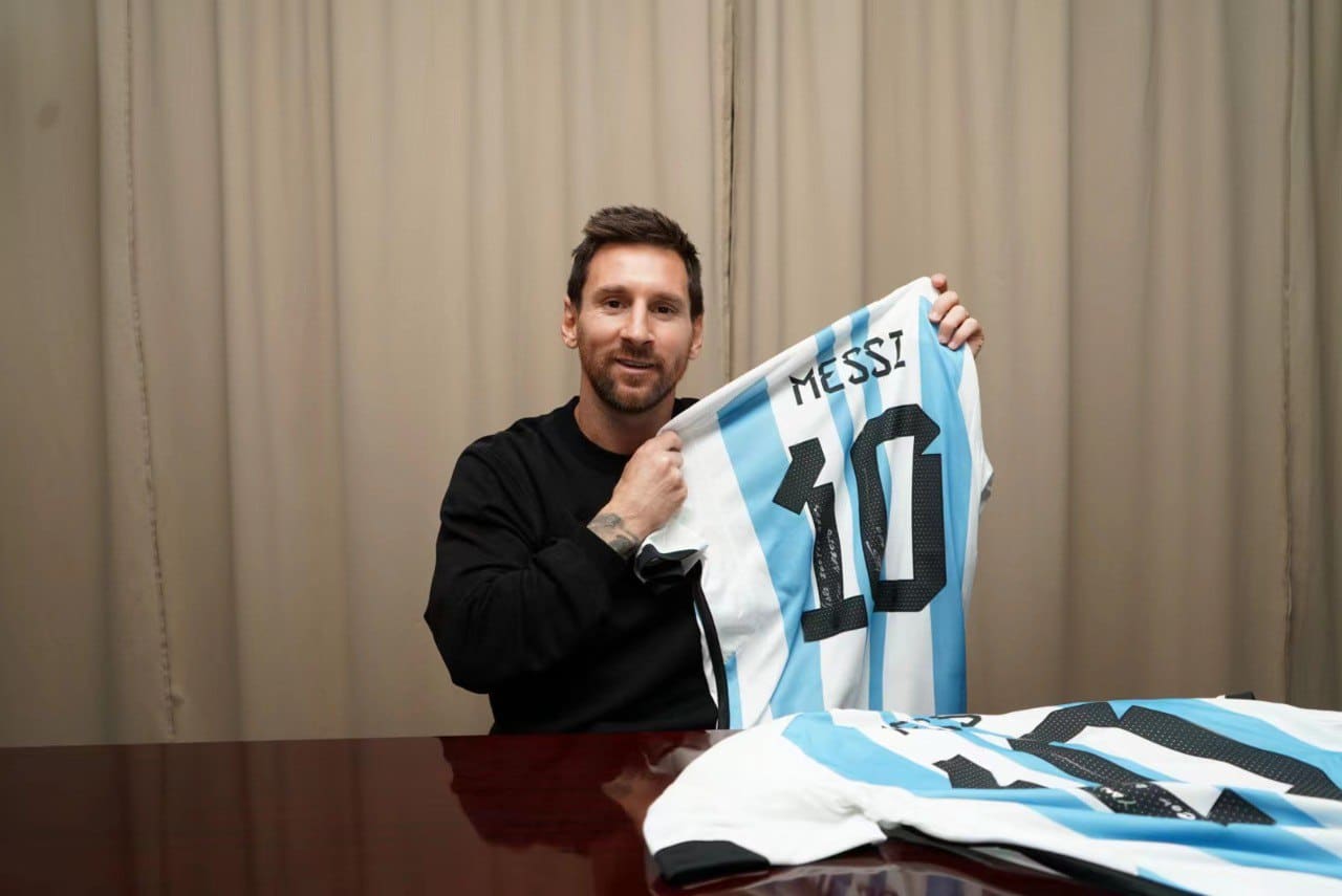 ZOOMEX organizuoja Pasaulio taurės kampaniją su Leo Messi pasirašytu prizu