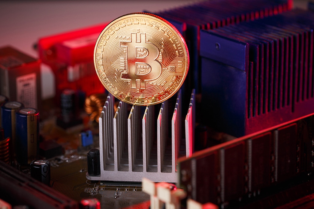 Bitcoin Mining Major Riot Blockchain Misses Analyst Estimates for Q3 2022 Earnings