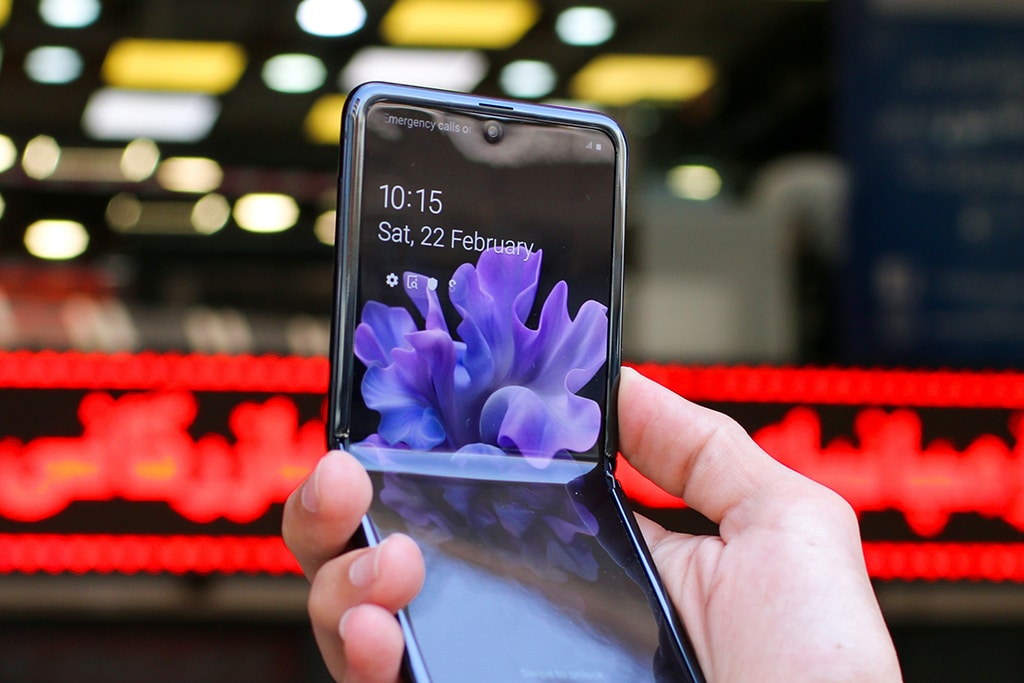 Samsung to Report Q4 Operating Profit Slump amid Global Market Downturn