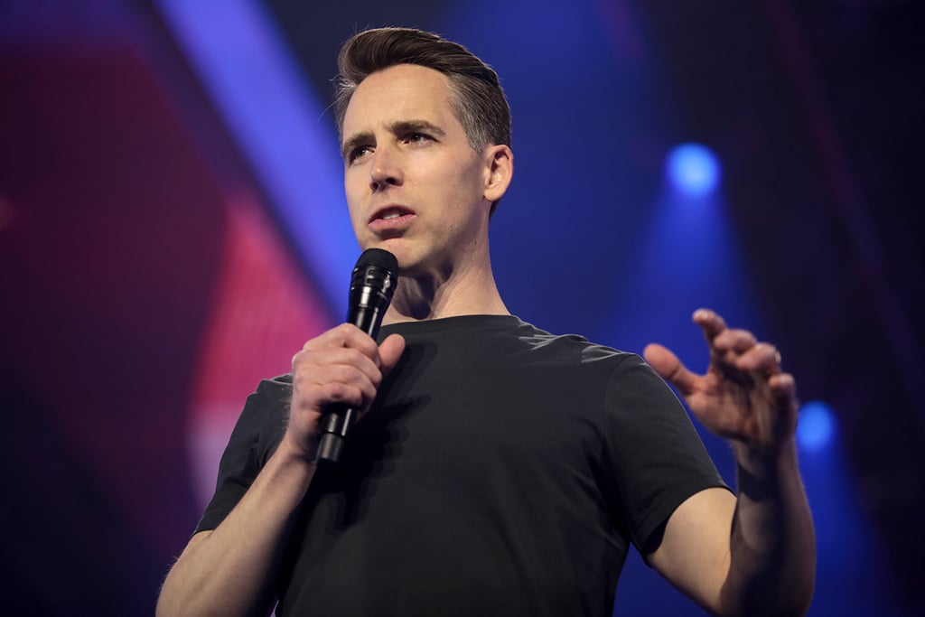 Sen. Hawley Introduces Act to Ban Lawmakers from Trading Stocks