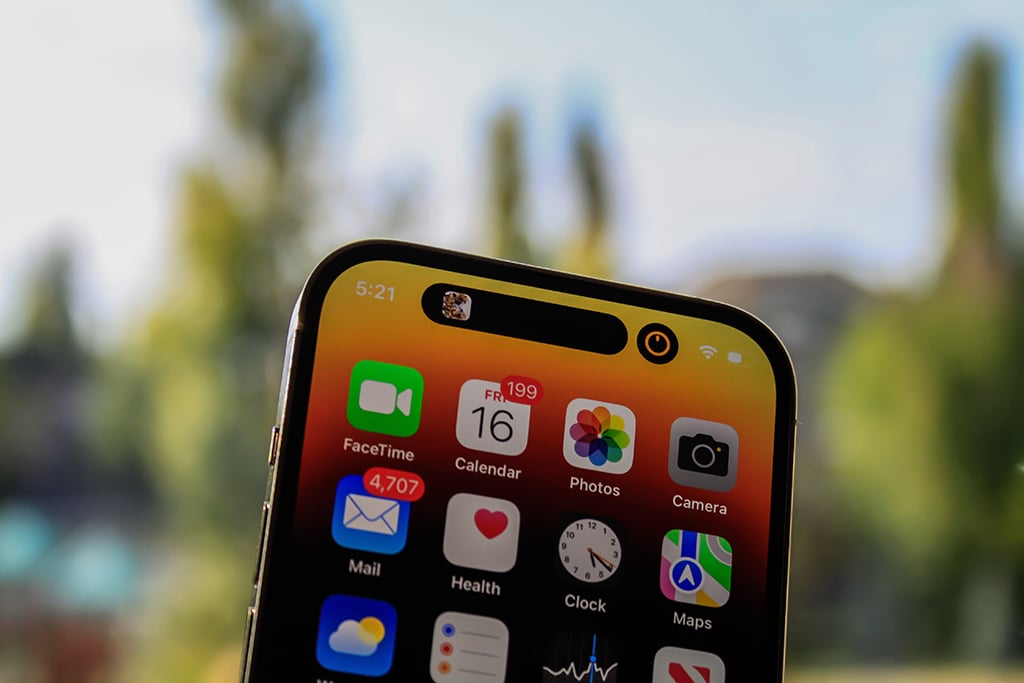 Apple (AAPL) Shares Slide 2.63%, Strategists Forecast Shortfall of Over 6M iPhone 14 Pro