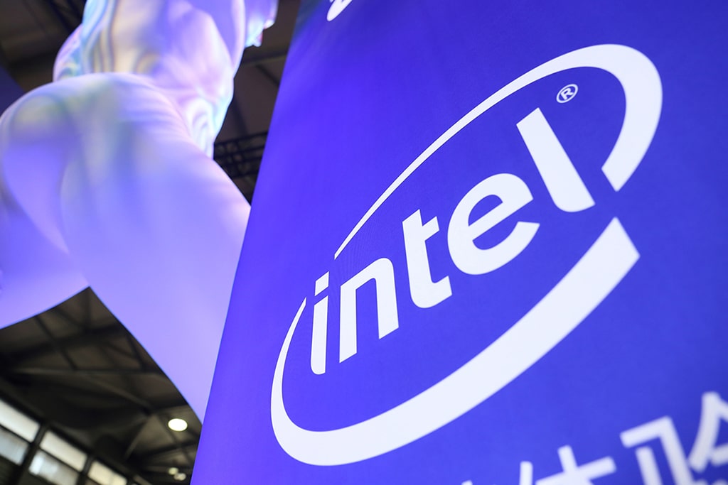 INTC Shares Up 7% as Intel Tells Investors to Expect New Products Earlier than Planned