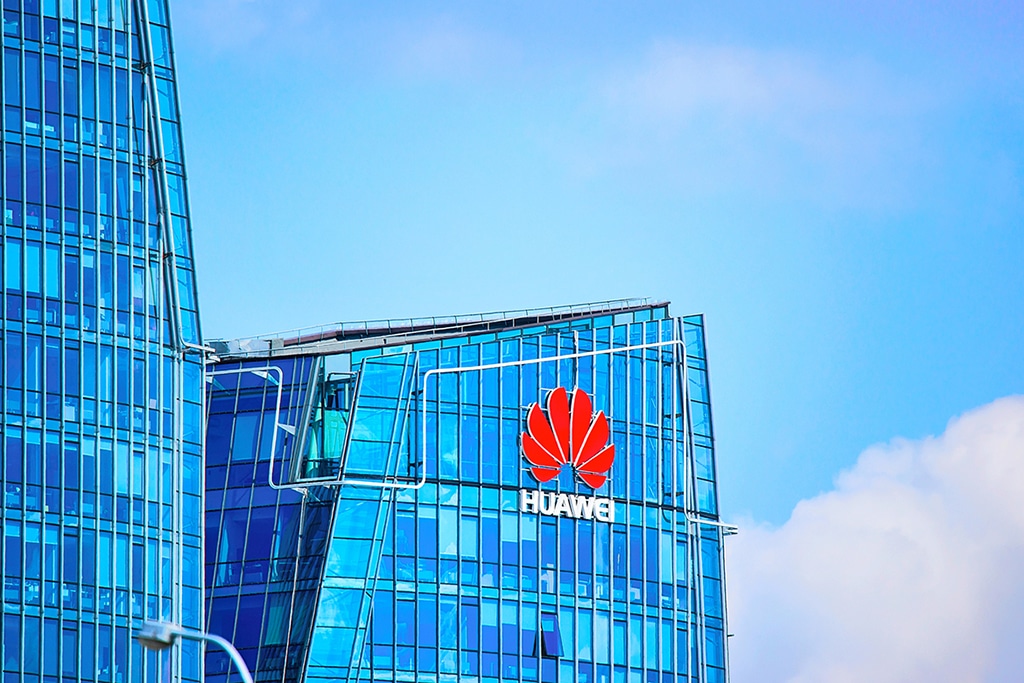 Huawei Replaces US-Sanctioned Software System with New In-House Service