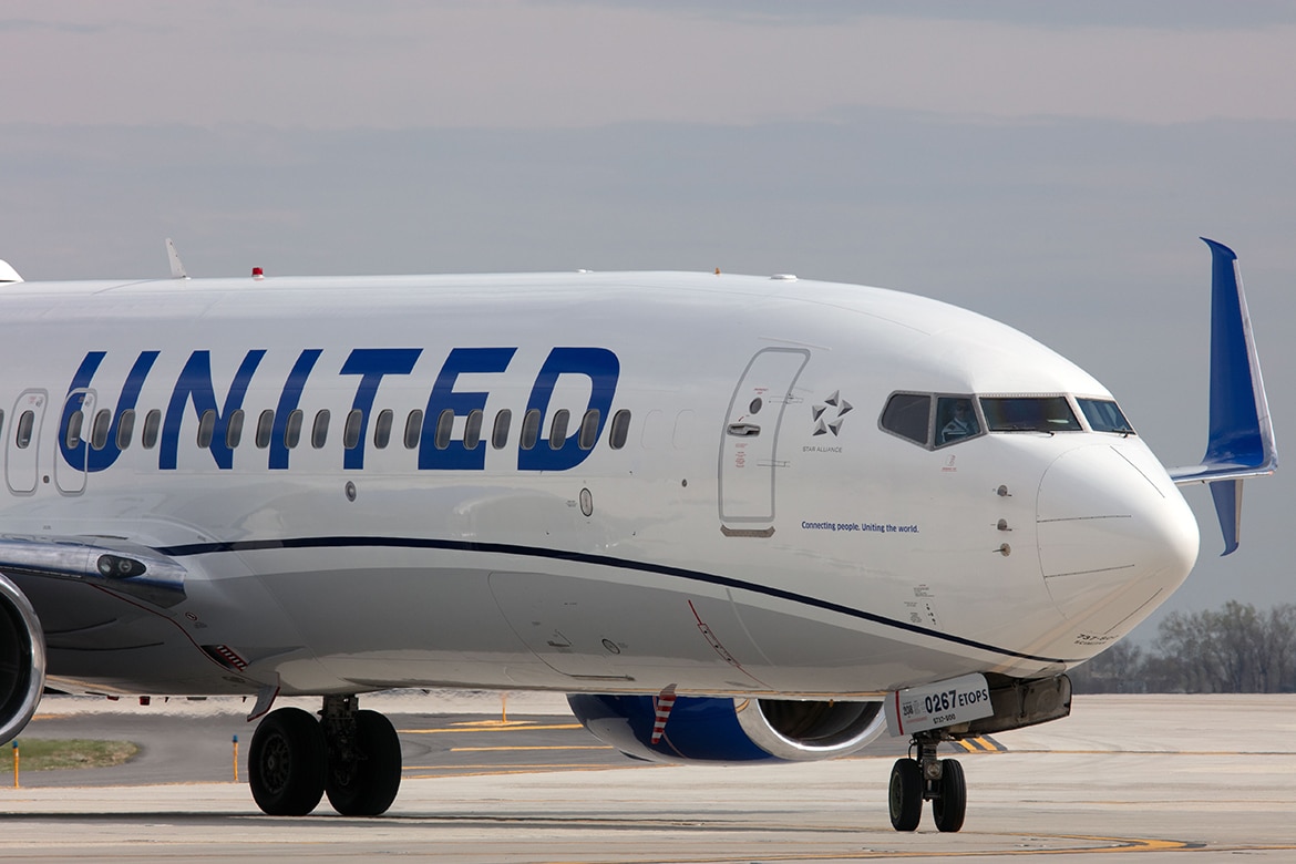 UAL Shares Up 2%, United Airlines Reports Net Loss in Q1 2023 but Projects Strong International Demand in Q2