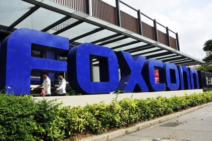 Foxconn Says April Sales Drop 12% due to Decline in Smartphone Shipments thumbnail