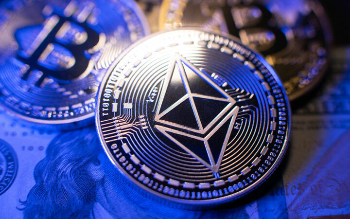 Goldman Sachs Report: Bitcoin and Ethereum Supply on Exchanges Drops Sharply in June