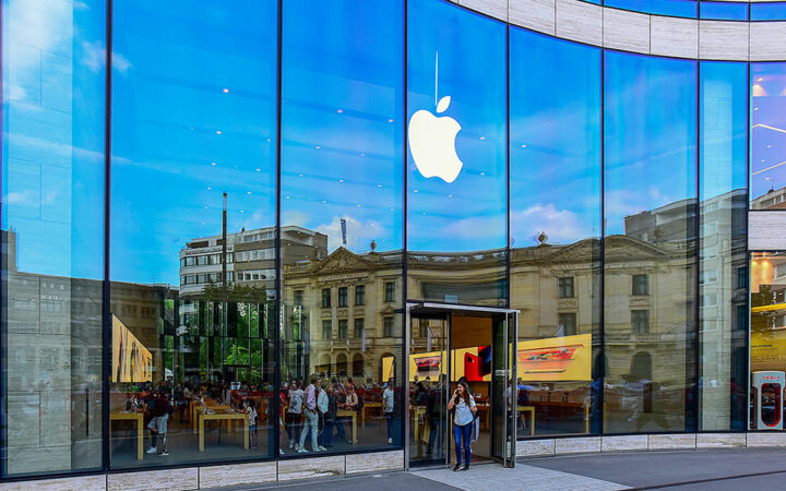 Apple Renews Qualcomm Deal to Supply 5G Chips till 2026