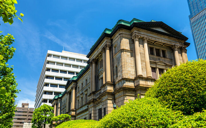 Bank of Japan Leaves Interest Rates Unchanged, Experts Share Concerns