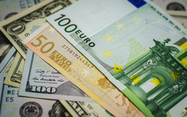 EUR/USD Pair Loses Momentum as Stronger Dollar and Economic Data Weigh In