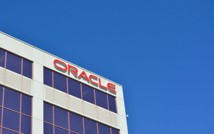 Oracle Shares Drop Over 9% after Reporting Bleak Q1 2024 Revenue Outlook