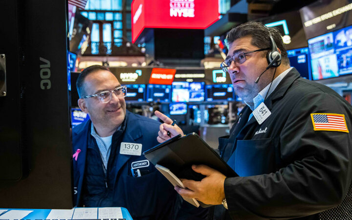 US Treasury Yield Climbs as Investors Analyze Key Economic Data